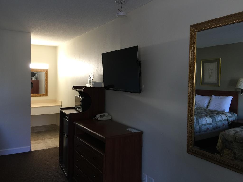 Red Carpet Inn & Suites - דנוויל מראה חיצוני תמונה