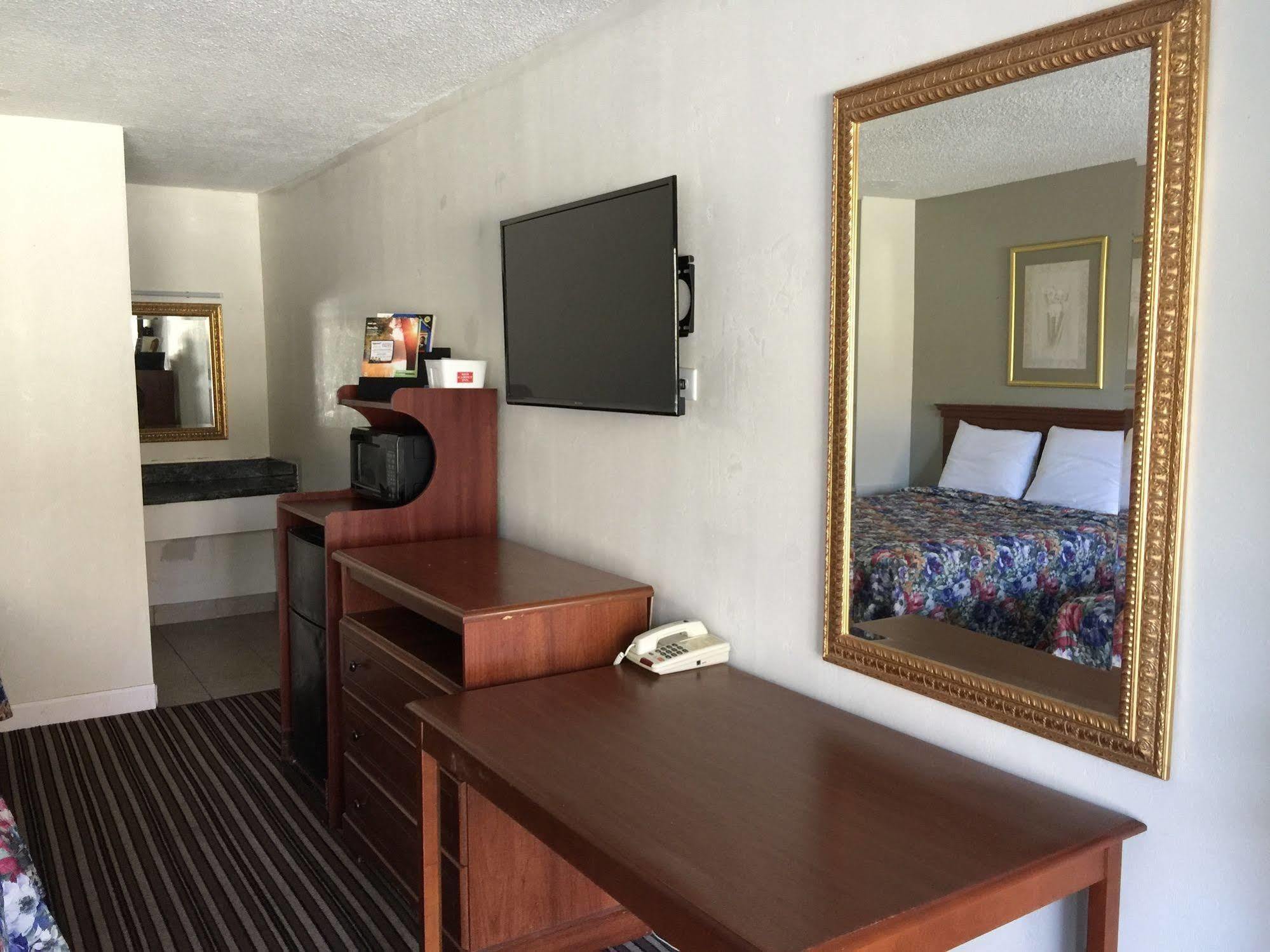 Red Carpet Inn & Suites - דנוויל מראה חיצוני תמונה